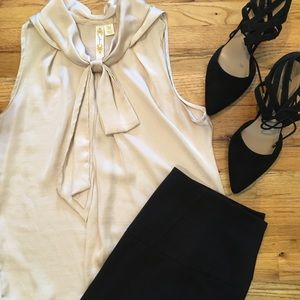 Sleeveless blouse with tie, blush or champagne